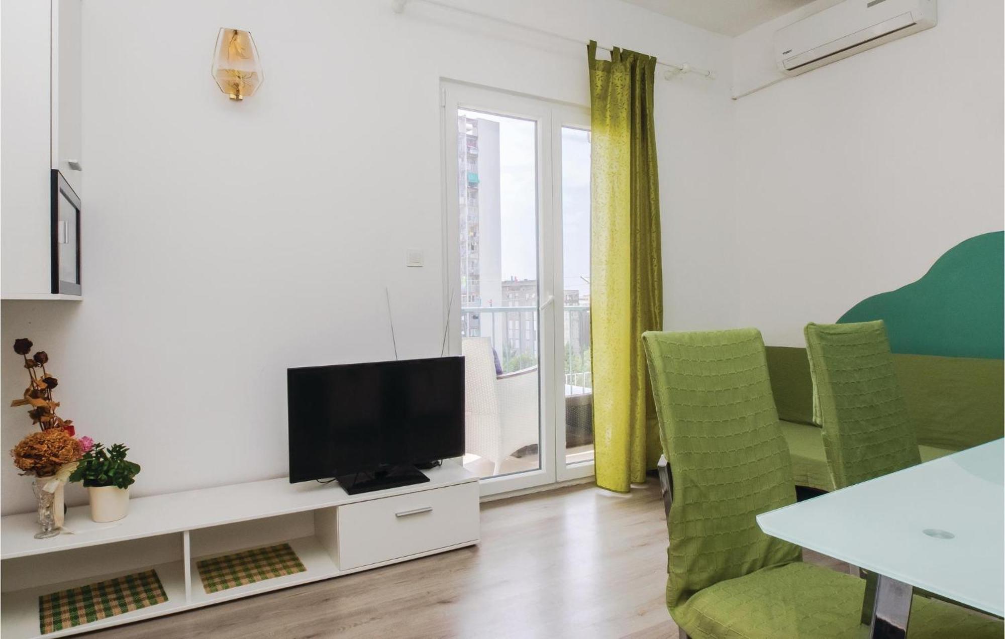 Cozy Apartment In Split With Kitchenette Exterior photo