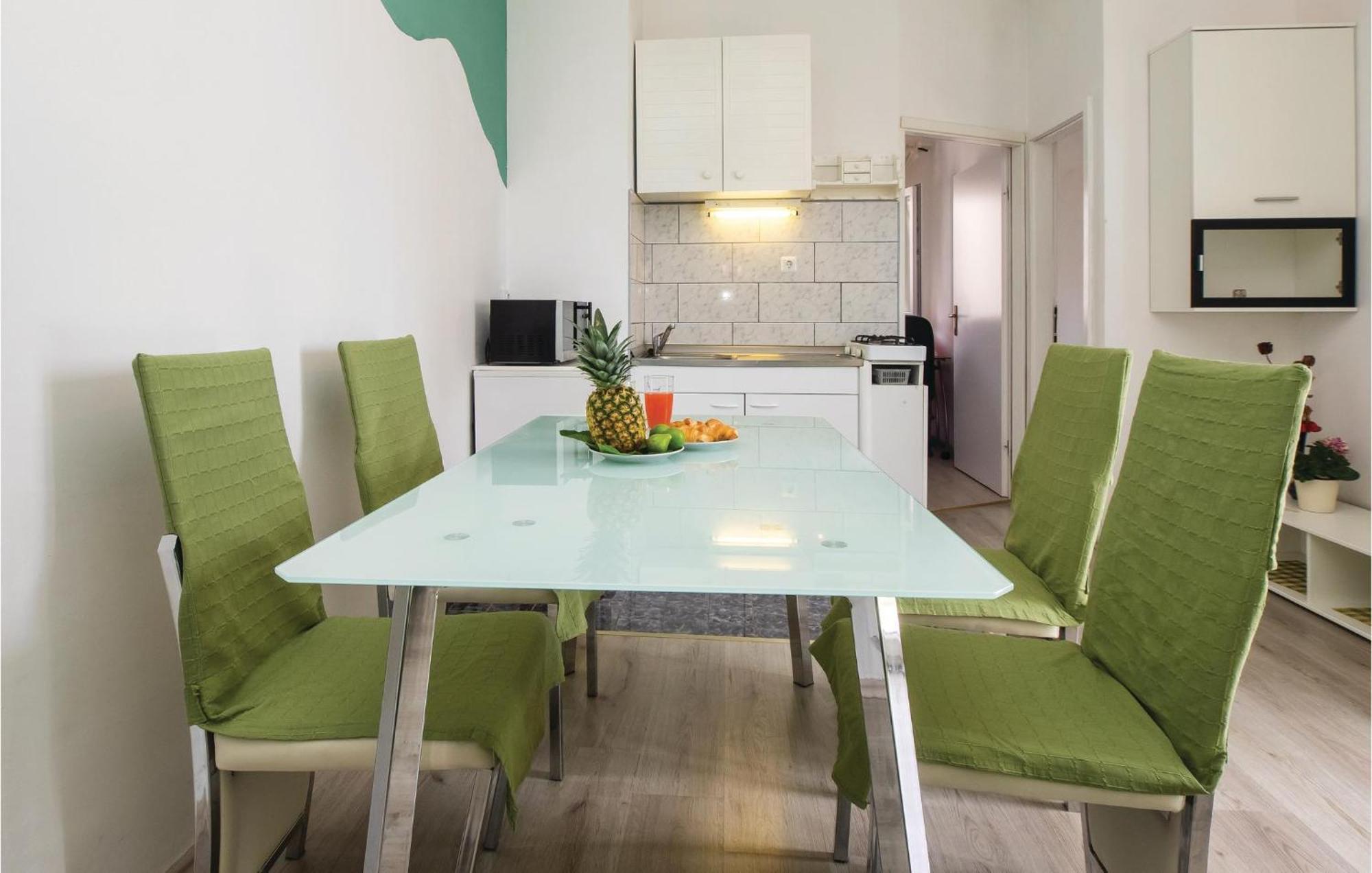 Cozy Apartment In Split With Kitchenette Exterior photo